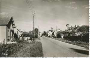 Chalmoux. Entrée du bourg, côté Ouest.